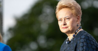 Dvi kadencijas Lietuvai vadovavusi prezidentė Dalia Grybauskaitė ragina Lietuvos socialdemokratų partiją (LSDP) atsikvošėti ir neformuoti valdančiosios koalicijos su antisemitizmu kaltinamo Remigijaus Žemaitaičio vadovaujama „Nemuno aušra“.