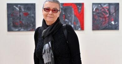 Panevėžio dailės galerijoje atidaryta dailininkės, menininkės, žurnalistės Lilijos Valatkienės tapybos paroda „Būtasis kartinis. Užkalbėjimai“.