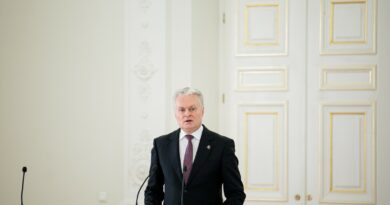 Prezidentas Gitanas Nausėda pasirašė dekretą, kuriuo rusų dirigentą Jurijų Bašmetą išbraukė iš apdovanotųjų Didžiojo Lietuvos Kunigaikščio Gedimino 4-ojo laipsnio ordinu sąrašo.