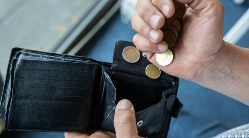 Pernai žemiau skurdo rizikos ribos Lietuvoje gyveno 620 tūkst. žmonių – 0,9 proc. daugiau nei 2023 m., skelbia Lietuvos duomenų agentūra (LDA).