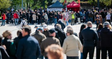 Vilniuje sekmadienį tūkstančiai dalyvavo Katedros aikštėje vykusiame proteste prieš planuojamą nekilnojamojo turto (NT) mokestį „NE gyvenamojo būsto mokesčiui!“.