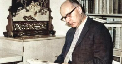 Šiandien, kai ir mūsų mieste ne prie vienų namų alyvos jau laužias per tvorą, kai gatvėse ir parkuose taip elegantiškai „dega tylios žvakės – / Baltuos žieduos rausvi taškai“, yra pats laikas prisiminti prieš 100 metų čia vaikščiojusį būsimą kūrėją Henriką Radauską.