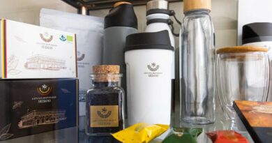 Seimo nariai privalės turėti vieną, specialiai su parlamentine veikla susijusioms išlaidoms skirtą banko sąskaitą, o ataskaitas už panaudotas kanceliarines lėšas teikti kas mėnesį, trečiadienį nusprendė Seimo valdyba.