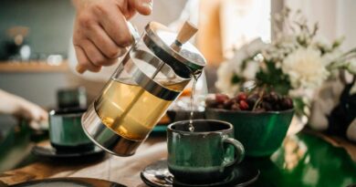 Jei bandote atsikratyti nereikalingų kilogramų, puikiai žinote, kaip svarbu vengti saldžių gėrimų, pradedant gazuotais limonadais ir baigiant pirktinėmis sultimis ar kavos gėrimais su pagardais. Tačiau galbūt numanote, kad yra gėrimų, turinčių priešingą poveikį – padėti numesti svorio.