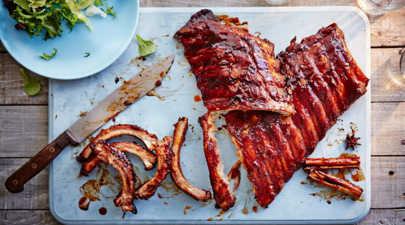 Savaitgaliui marinuokime šonkauliukus: tinkamai paruošti, jie virsta tikru delikatesu.