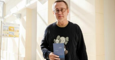 Panevėžio apskrities Gabrielės Petkevičaitės-Bitės viešojoje bibliotekoje pristatyta naujausia poeto, prozininko, vertėjo, dramaturgo, Klaipėdos dramos teatro meno vadovo Gintaro Grajausko poezijos knyga „Vandens skonis“.