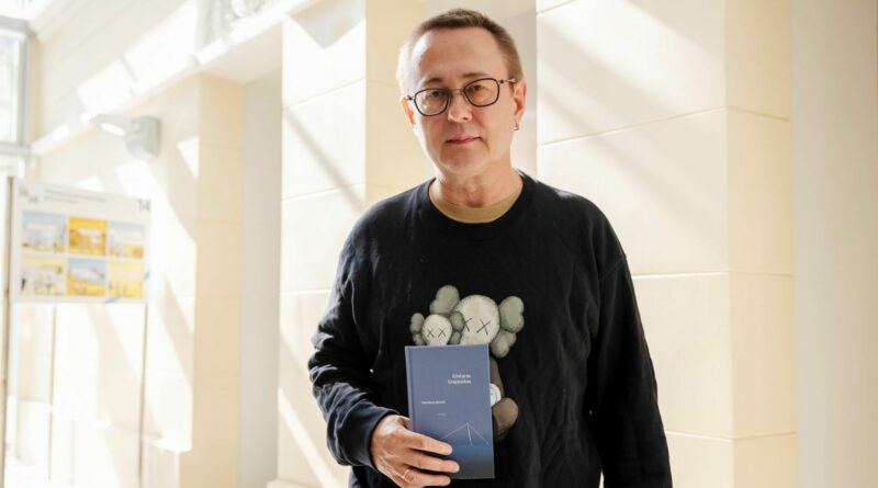 Panevėžio apskrities Gabrielės Petkevičaitės-Bitės viešojoje bibliotekoje pristatyta naujausia poeto, prozininko, vertėjo, dramaturgo, Klaipėdos dramos teatro meno vadovo Gintaro Grajausko poezijos knyga „Vandens skonis“.