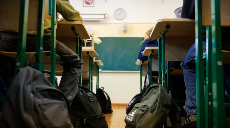 Švietimo, mokslo ir sporto ministerija (ŠMSM) neseniai perspėjo Lietuvos mokyklas dėl rusijos specialiųjų tarnybų galimų ketinimų verbuoti šalies moksleivius.