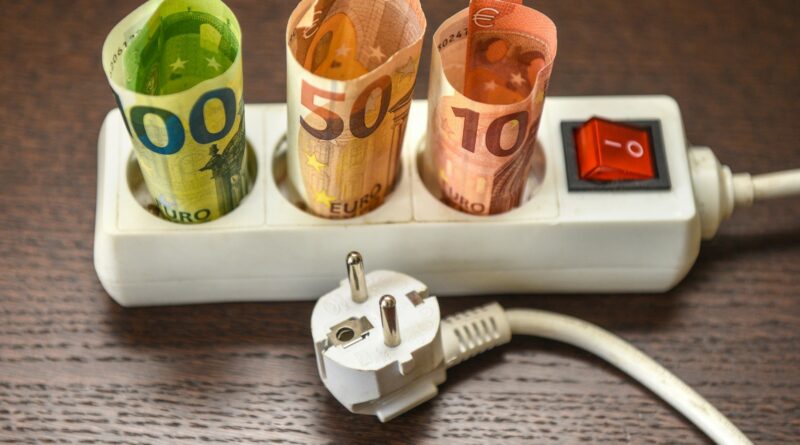 Nuo liepos „Ignitis“ visuomeninio elektros tiekimo kainos išlieka panašios, o gamtinių dujų tarifai nesikeičia.