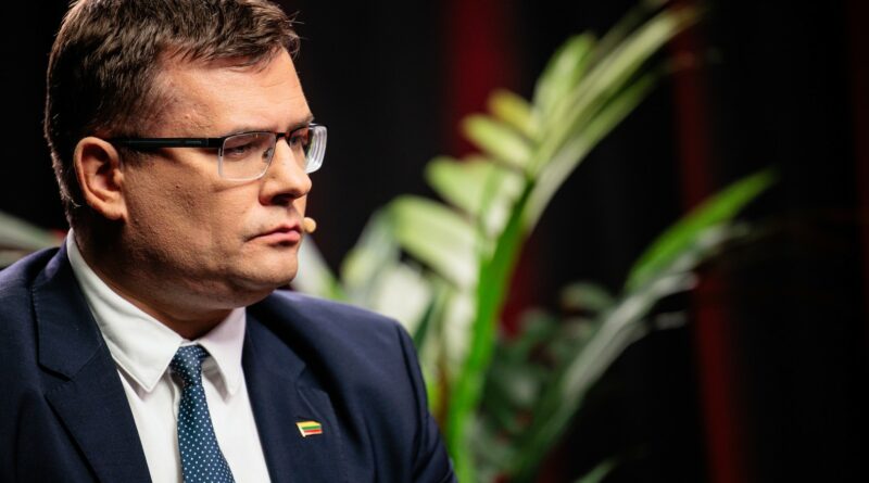 Konservatorių pirmininkas Laurynas Kasčiūnas sako liepos pabaigoje pateiksiantis siūlymą, kuriuo užsieniečiams būtų nustatyta prievolė išmokti valstybinę kalbą, jei šis norėtų prasitęsti savo laikinąjį leidimą gyventi Lietuvoje.