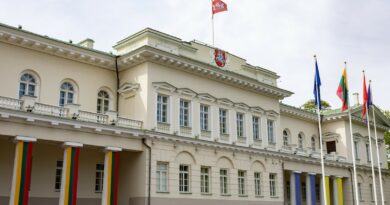 Po psichotropinėmis medžiagomis apsinuodijusio 15-mečio mirties politikams prakalbus apie sprendimus, kurie padėtų užkardyti tokių kvaišalų plitimą jaunimo gretose, šalies vadovas Gitanas Nausėda sako – šiai problemai spręsti reikia kompleksinių institucijų žingsnių.