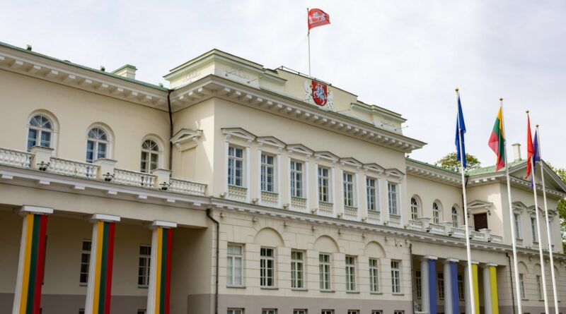 Po psichotropinėmis medžiagomis apsinuodijusio 15-mečio mirties politikams prakalbus apie sprendimus, kurie padėtų užkardyti tokių kvaišalų plitimą jaunimo gretose, šalies vadovas Gitanas Nausėda sako – šiai problemai spręsti reikia kompleksinių institucijų žingsnių.