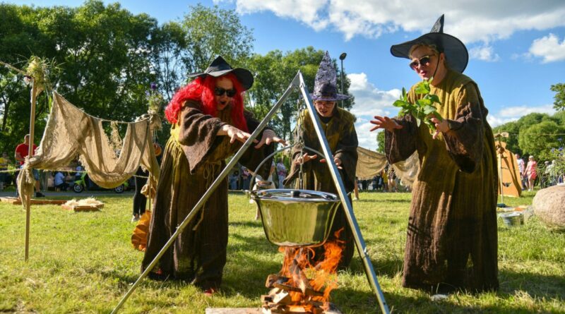 Raguvos kraštas nuo seno garsėja senųjų burtų ir prietarų tradicijų saugotojais.