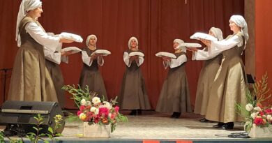 Kai ruduo nudažo laukus bei sodus ir ore pasklinda obuolių aromatas, Panevėžio rajone esantys Geležiai tampa šių vaisių sostine.