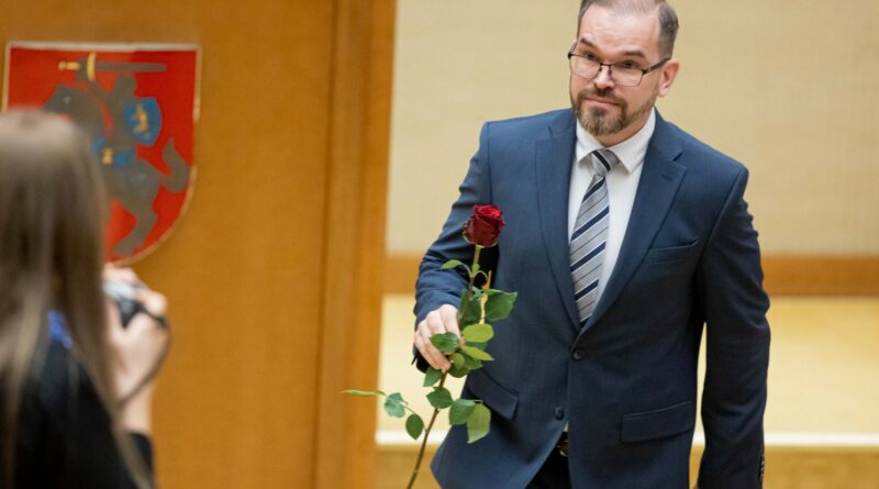 Socialdemokratų siūlomas kandidatas į krašto apsaugos ministrus Robertas Kaunas pirmadienį susitiks su prezidentu Gitanu Nausėda.