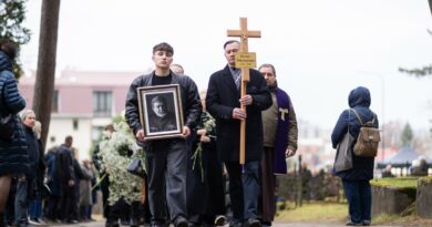 Sekmadienį Antakalnio kapinių Menininkų kalnelyje palaidotas kino ir teatro aktorius, režisierius bei muzikantas Kostas Smoriginas.