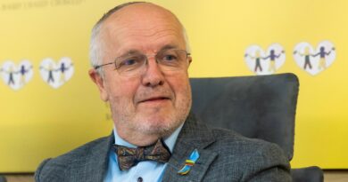 Seimo pirmininkas Juozas Olekas mano, kad parlamentas privalo išspręsti lyčiai neutralios partnerystės įstatymo klausimą.