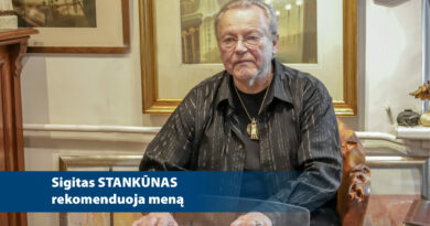 Panevėžietis dainų autorius ir atlikėjas Sigitas Stankūnas savo gimtajame name Ramygalos gatvėje puoselėja ypatingą erdvę – Menų namus, kur susitinka muzika, poezija, tapyba ir liejasi šilti pokalbiai apie kūrybą.