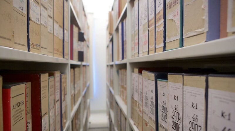 Vyriausybė nepritaria pavasarį Seime pradėtoms svarstyti konservatoriaus Arvydo Anušausko ir „Nemuno aušros“ lyderio Remigijaus Žemaitaičio iniciatyvoms, kuriomis siekiama išslaptinti buvusius KGB bendradarbius.