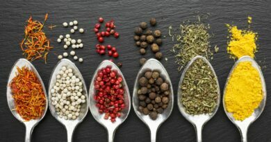 Atrodytų, kas gali nutikti įvairius skonius ir aromatus skleidžiantiems sausiems lapeliams, sėkloms ar žievei?