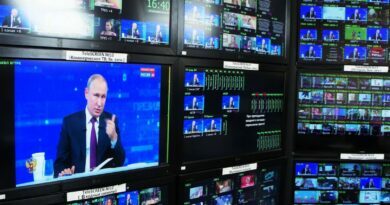 Lietuvos radijo ir televizijos komisija (LRTK) asmeniui D. B. skyrė 3,1 tūkst. eurų baudą už draudžiamų televizijos programų platinimą internete, pažeidus Europos Sąjungoje (ES) nustatytas sankcijas.