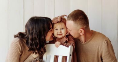 Kylant diskusijų dėl vaiko priežiūros atostogų pavadinimo, premjerė Inga Ruginienė teigia, kad laikotarpis, kurio metu vienas iš tėvų prižiūri mažylį, – tai ne atostogos, o didelis darbas.