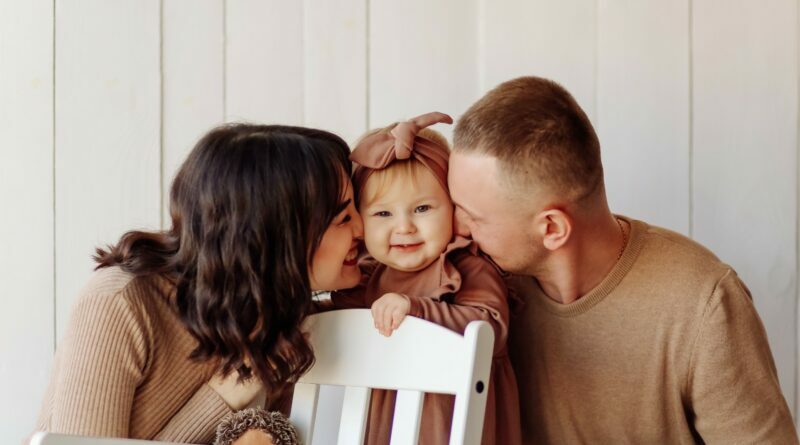 Kylant diskusijų dėl vaiko priežiūros atostogų pavadinimo, premjerė Inga Ruginienė teigia, kad laikotarpis, kurio metu vienas iš tėvų prižiūri mažylį, – tai ne atostogos, o didelis darbas.