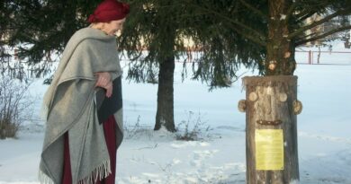 Lietuviškų žiemos apeigų margumyne yra paprotys, primenantis, kad mūsų protėviai puikiai suvokė žmogaus ir gamtos ryšį – atsvara tamsai buvo šviesa, o blogiui – ugnis.