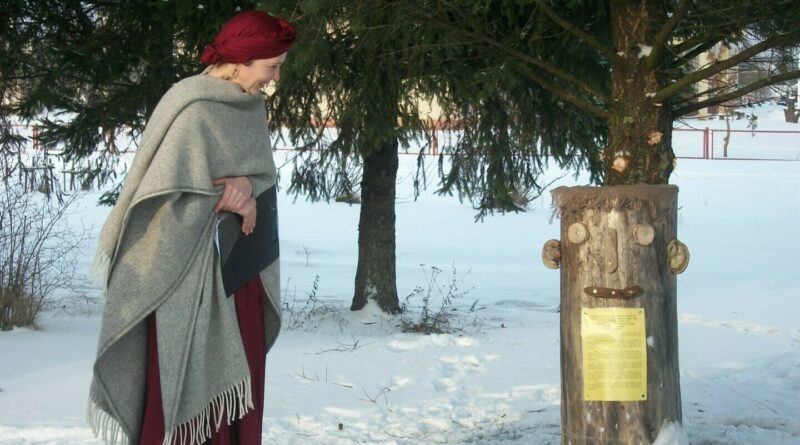 Lietuviškų žiemos apeigų margumyne yra paprotys, primenantis, kad mūsų protėviai puikiai suvokė žmogaus ir gamtos ryšį – atsvara tamsai buvo šviesa, o blogiui – ugnis.