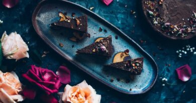 Šokoladiniai desertai – tai ir malonumas, ir energijos užtaisas, ir meilės kalba.