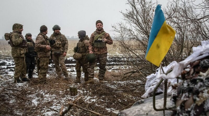 Rusijos karui prieš Ukrainą persiritus į penktuosius metus ir svarstant, ar jau šiemet gali būti pasiekta taika, signatarai Albinas Januška ir Petras Vaitiekūnas įžvelgia kelis galimus scenarijus.