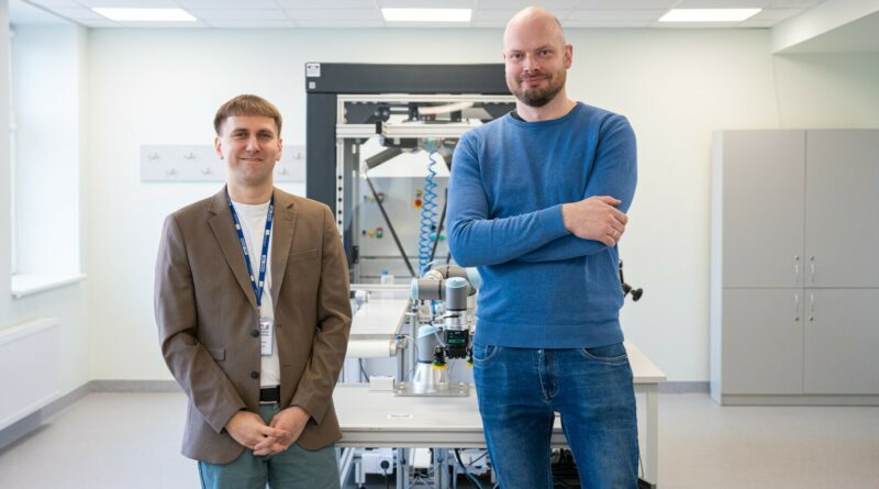 Sparčiai tobulėjant technologijoms, visuomenėje vis dažniau keliamas klausimas, ar robotizacija ir aukštosios technologijos iš darbo rinkos neišstums kai kurių darbuotojų, ar apskritai tam tikros profesijos netaps praeities reliktu.