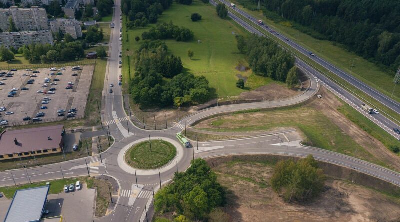 Netrukus įsigalios sezoniniai Kelių eismo taisyklių pasikeitimai, kai automobiliai turi būti su vasarinėmis padangomis ir didėja maksimalus leistinas greitis magistralėse ir greitkeliuose.
