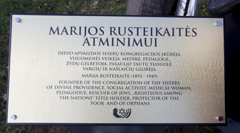 Gyvenimą paskyrusi Dievui ir žmonėms