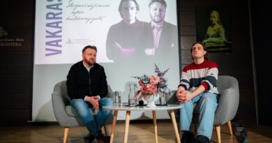 Kai pristatomas spektaklis, atsispiriantis nuo Arvydo Šliogerio filosofijos, variantai gali būti keli.