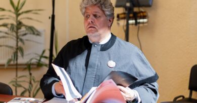 Paramediko Manto Sadausko nužudymu įtariamos buvusios jo sutuoktinės Justinos Sadauskienės advokatas Vaidotas Sviderskis teigia, kad skųs teismo sprendimą jo ginamajai skirti suėmimą.