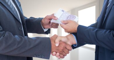 Teisėsaugai pareiškus įtarimus dėl kyšininkavimo ekspremjerui, Seimo nariui Sauliui Skverneliui, ELTA primena garsiausias ir skandalingiausias Lietuvoje korupcijos bylas.