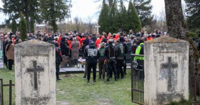 Raguvėlės kapinėse amžinojo poilsio atgulė nužudytas paramedikas