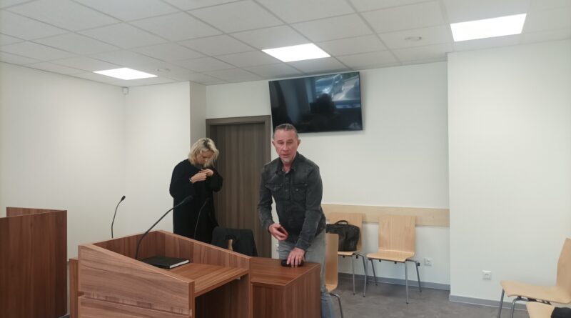 Nauju smurtiniu išpuoliu įtariamo verslininko Daikerio teismai vėl pasigailėjo