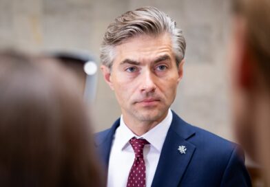 Daliai Europos Sąjungos (ES) valstybių prakalbus apie galimybę derantis dėl taikos Ukrainoje atnaujinti dialogą su Rusija, užsienio reikalų ministras Kęstutis Budrys tokius siūlymus vertina kritiškai.