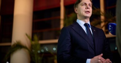 Apie Gintauto Palucko svarstymus dėl neegzistuojančios jo paties politinės ateities jau anksčiau užsiminęs Lietuvos socialdemokratų partijos (LSDP) pirmininkas Mindaugas Sinkevičius teigia – ekspremjero pasitraukimas iš politinio lauko būtų palankiausias scenarijus partijai. 