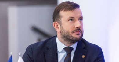 Socialdemokratams žadant per mėnesį apsispręsti dėl galimų pokyčių koalicijoje, laikinasis Demokratų sąjungos „Vardan Lietuvos“ lyderis Virginijus Sinkevičius nemano, kad valdančiosios daugumos sudėtis keisis.
