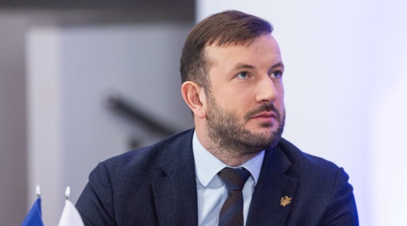 Socialdemokratams žadant per mėnesį apsispręsti dėl galimų pokyčių koalicijoje, laikinasis Demokratų sąjungos „Vardan Lietuvos“ lyderis Virginijus Sinkevičius nemano, kad valdančiosios daugumos sudėtis keisis.