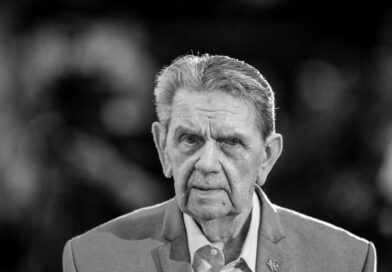 Mirė Lietuvos krepšinio legenda Vladas Garastas