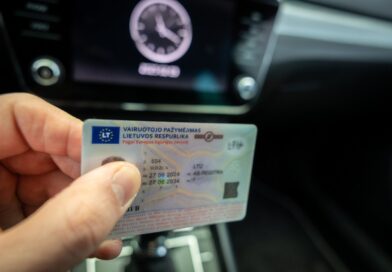 Už alimentų skolas siūlo atimti teises
