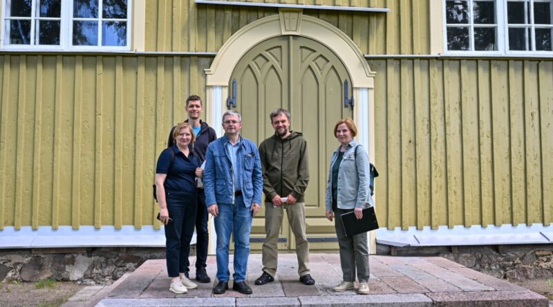 Tai, kas dešimtmečius ir net šimtmečius buvo saugoma zakristijose, senose komodose ar retai atveriamuose bokštuose, šį rudenį pirmą kartą atsivers plačiajai visuomenei.