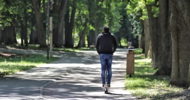 Nors išpopuliarėję elektrinės transporto priemonės – paspirtukai, dviračiai ir motociklai – tapo neatsiejama miestų kasdienybės dalimi, kartu jie atnešė ir naują problemą.