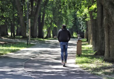 Nors išpopuliarėję elektrinės transporto priemonės – paspirtukai, dviračiai ir motociklai – tapo neatsiejama miestų kasdienybės dalimi, kartu jie atnešė ir naują problemą.