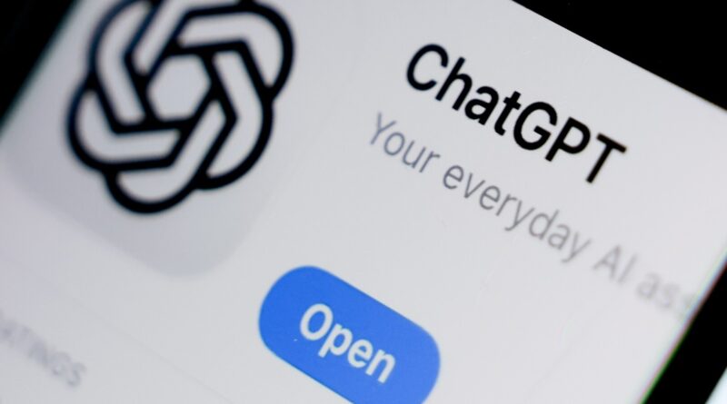 Bendrovės „OpenAI“ Airijos filialas šeštadienį dirbtinio intelekto pokalbių roboto „ChatGPT“ planų „Free“ ir „Go“ naudotojams Europos ekonominėje erdvėje (EEE), kuriai priklauso ir Lietuva, ir Šveicarijoje išsiuntė el. laišką, kuriame informavo, kad vėliau šį mėnesį platformoje bus pradėtos rodyti reklamos.