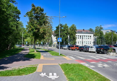 Panevėžyje A. Jakšto gatvė šiandien ramiai vingiuoja palei Nevėžio upę, tačiau beveik prieš šimtmetį čia buvo kuriama prestižinė miesto erdvė, turėjusi tapti modernėjančio Panevėžio simboliu.